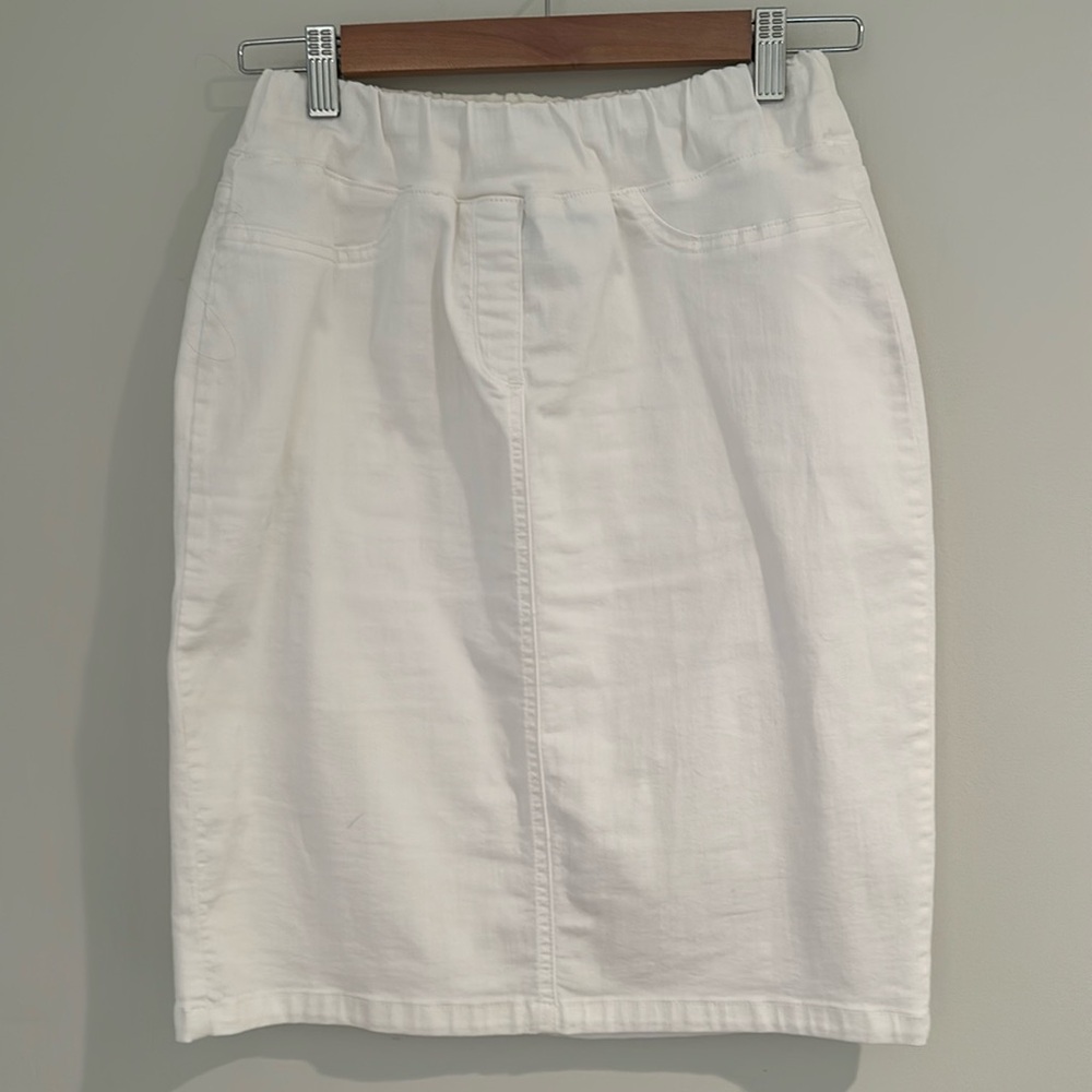 Blue Illusion White skirt.  XS.